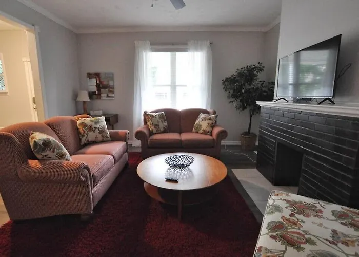 Housepitality - Franklinton Manor - Spacious