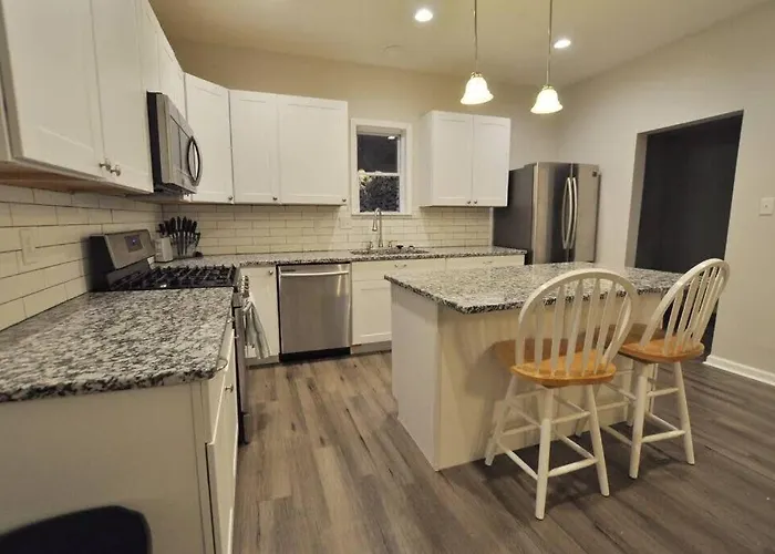Housepitality - Franklinton Manor - Spacious
