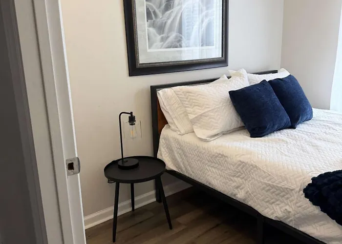 Сasa de vacaciones Housepitality - Franklinton Manor - Spacious *