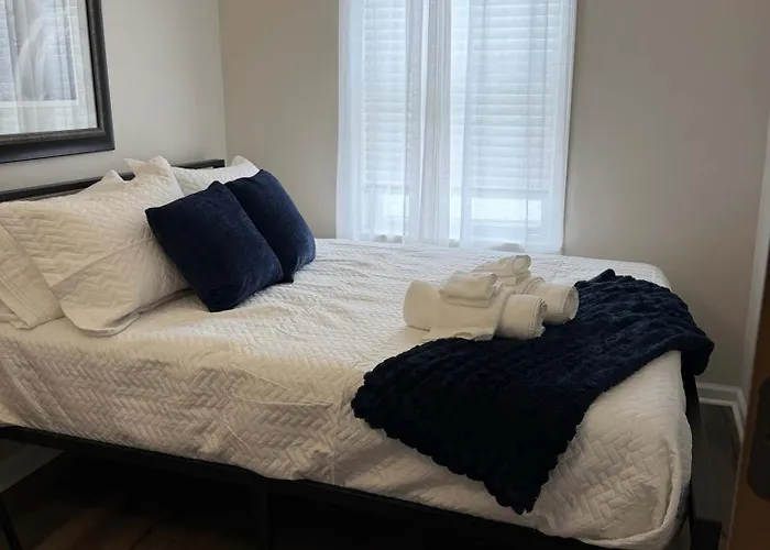 Housepitality - Franklinton Manor - Spacious